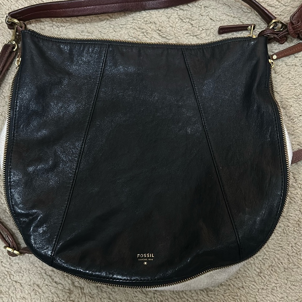 Fossil crossbody- pre owned in good condition